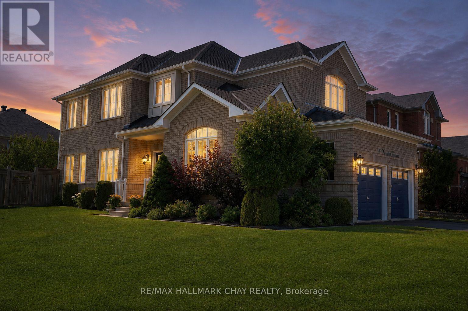 2 VERSAILLES CRESCENT - 29