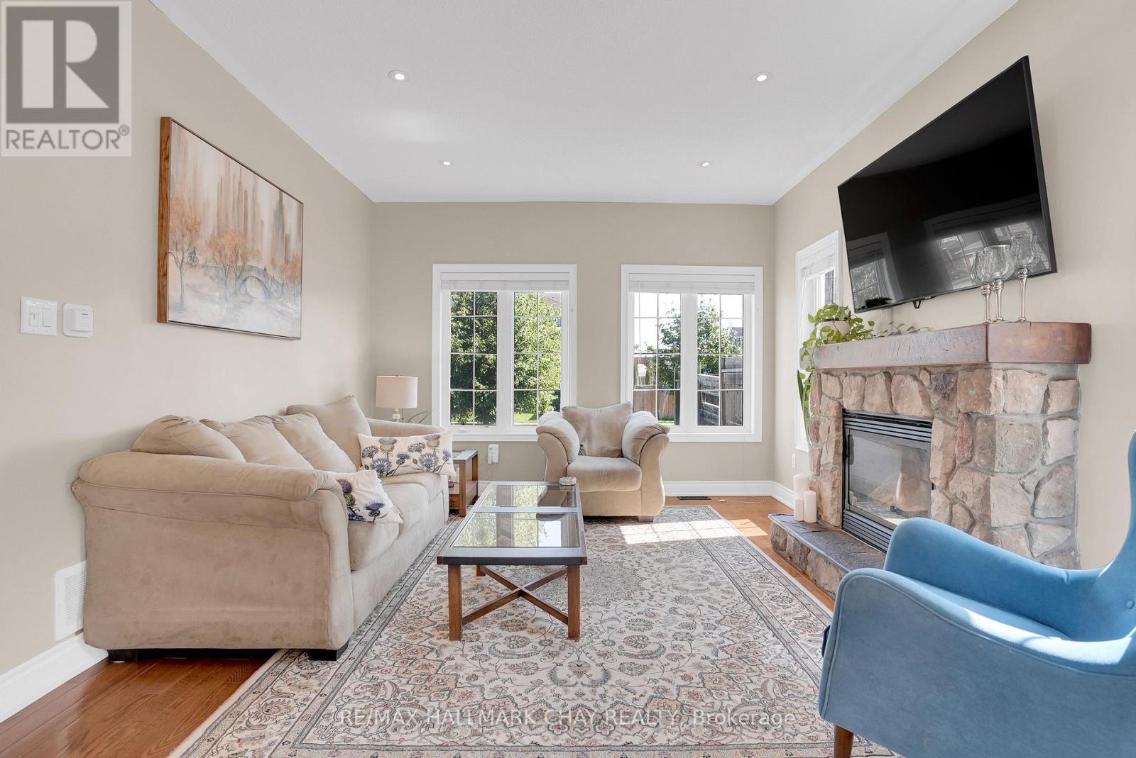 2 VERSAILLES CRESCENT - 6