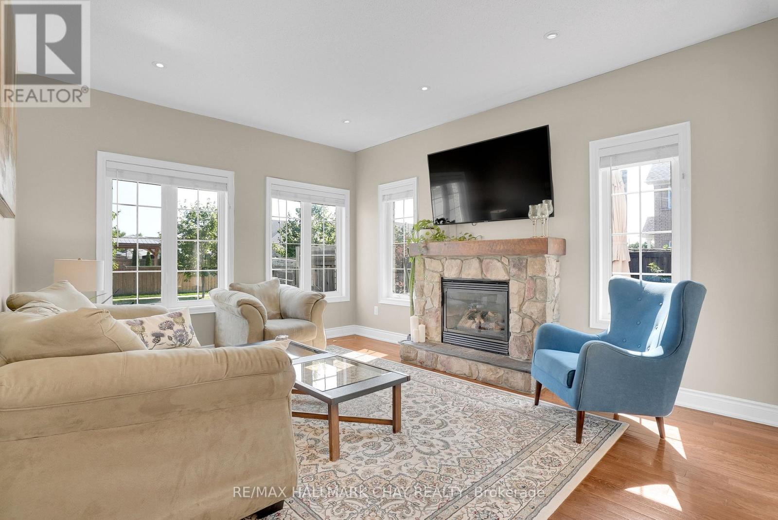 2 VERSAILLES CRESCENT - 7