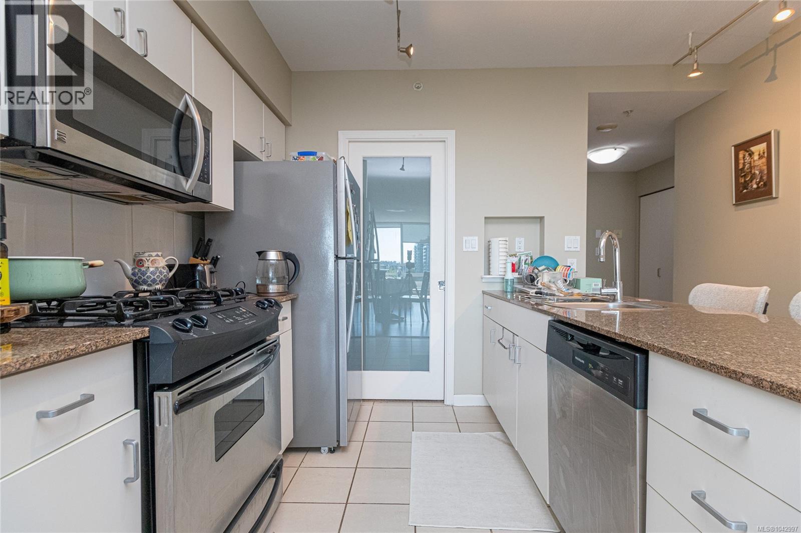 #810 160 Wilson St - 12