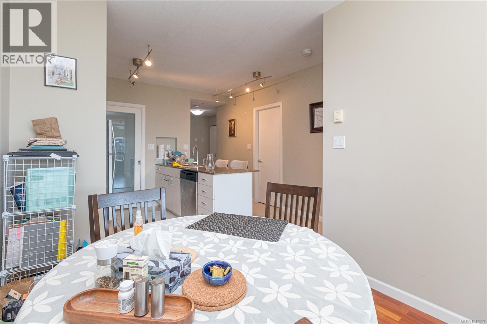 #810 160 Wilson St - 10