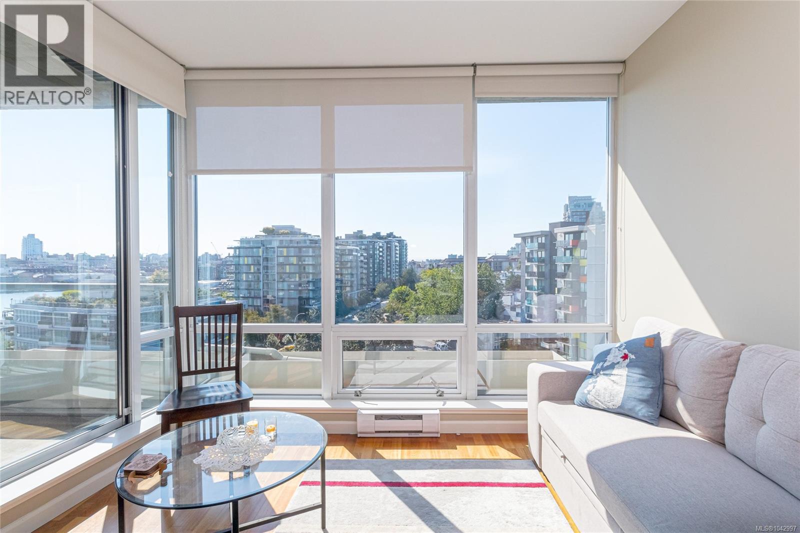 #810 160 Wilson St - Image 6