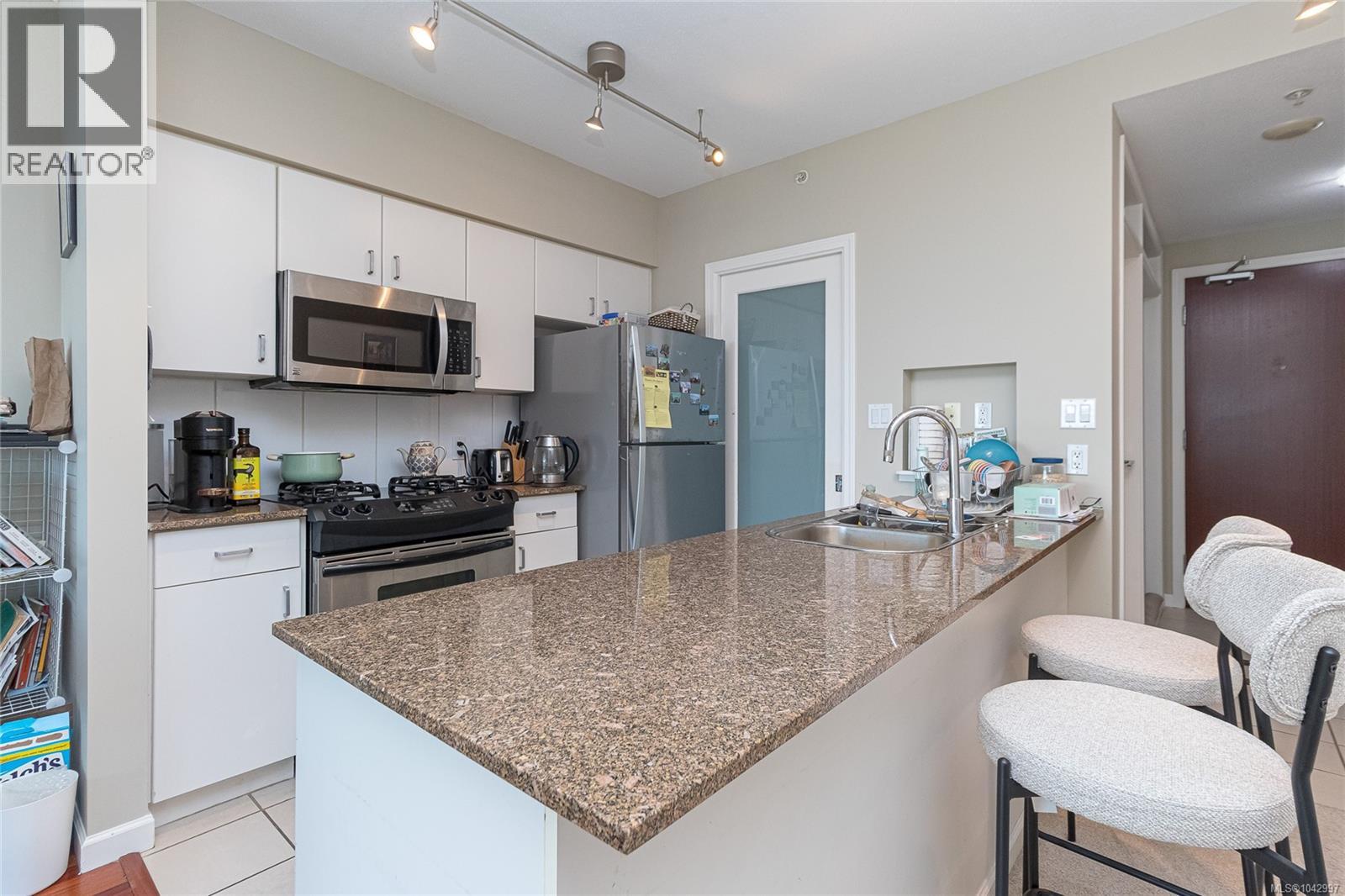 #810 160 Wilson St - 11