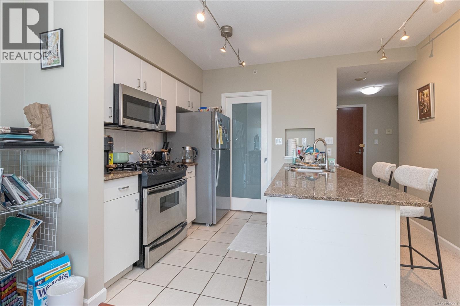 #810 160 Wilson St - Image 13
