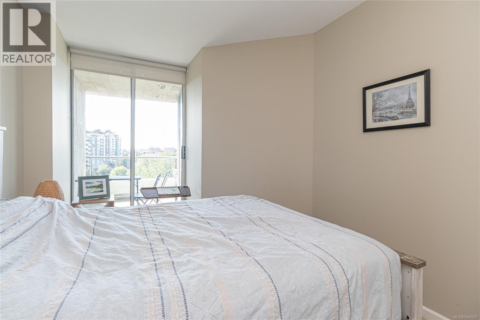 #810 160 Wilson St - 16