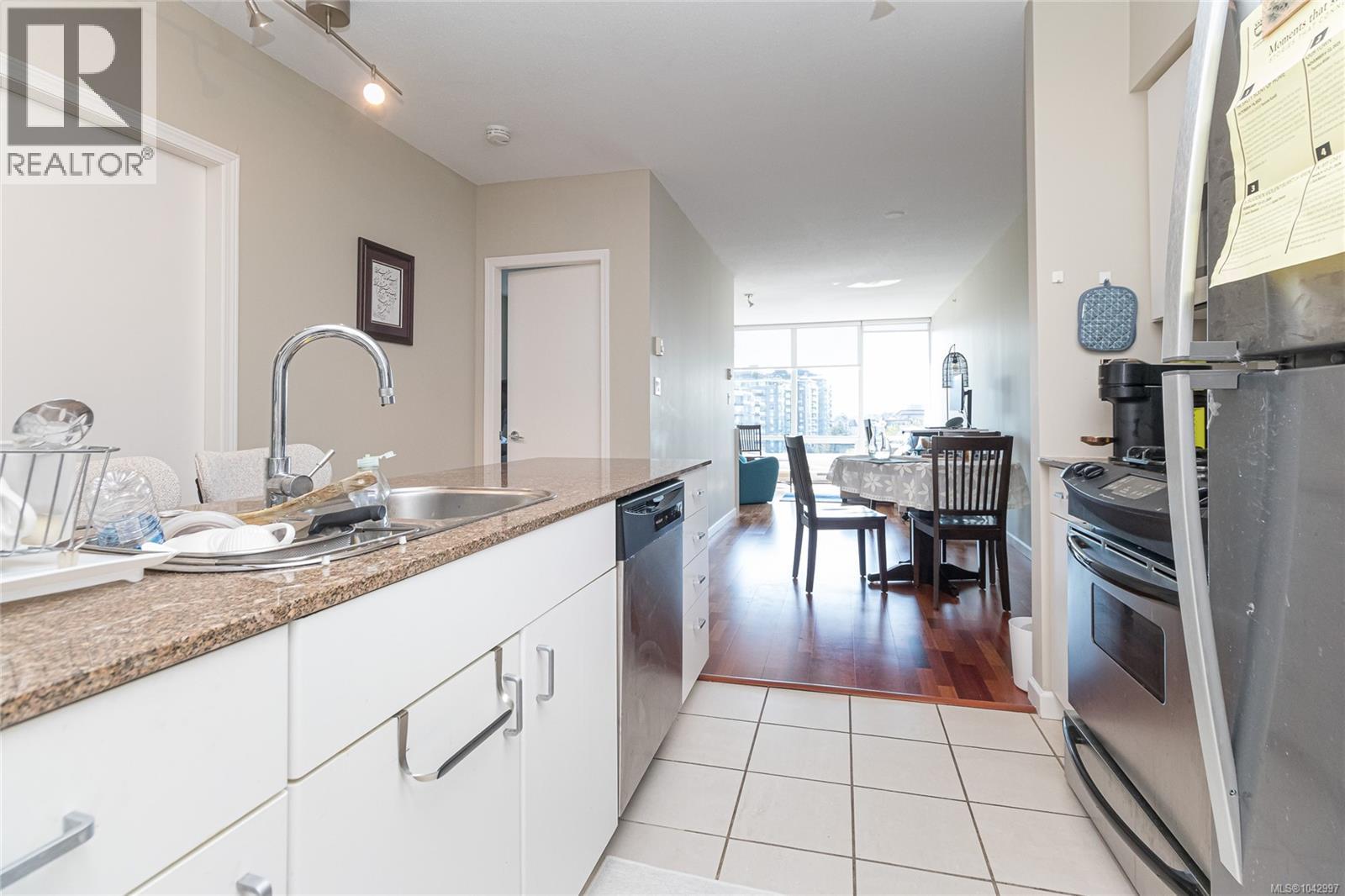 #810 160 Wilson St - 15