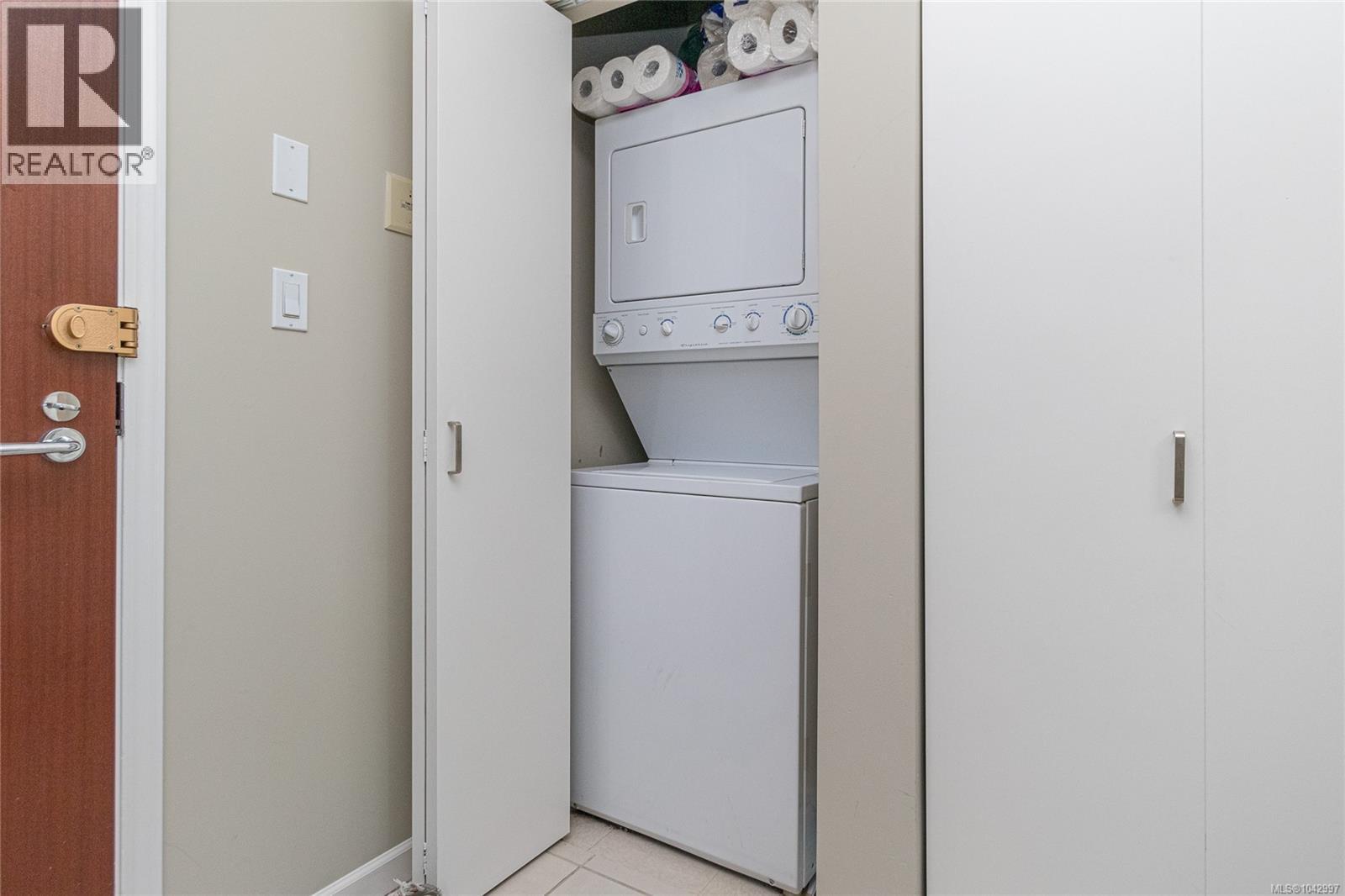 #810 160 Wilson St - Image 22