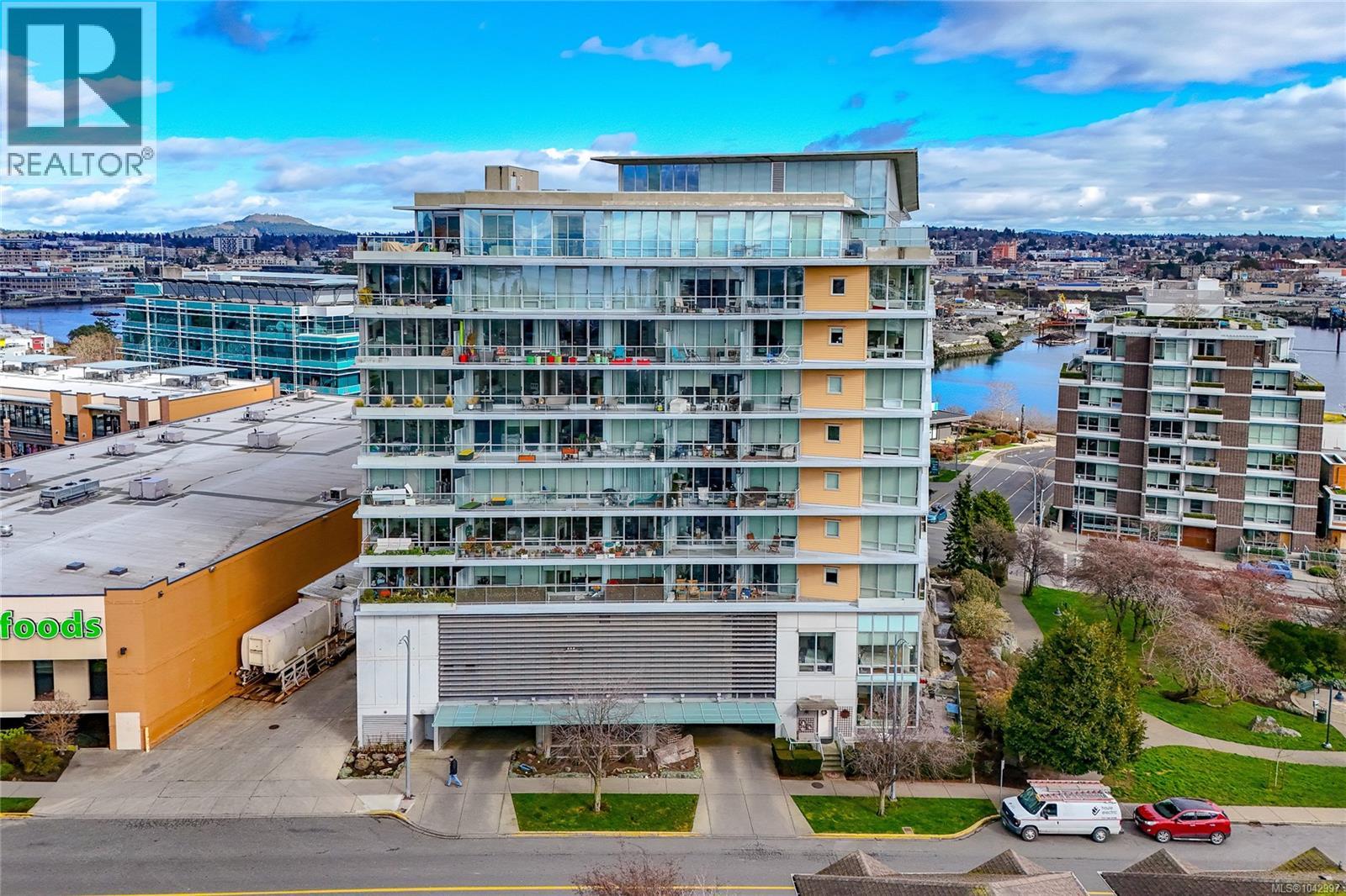 #810 160 Wilson St - 3