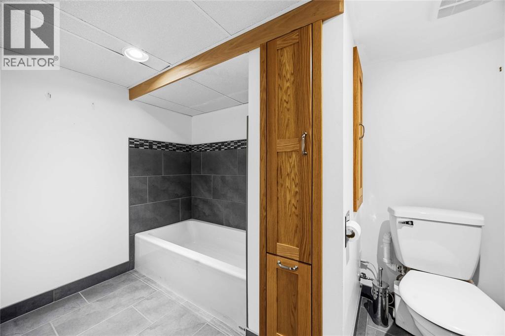 1477 BAXTER AVENUE - 30