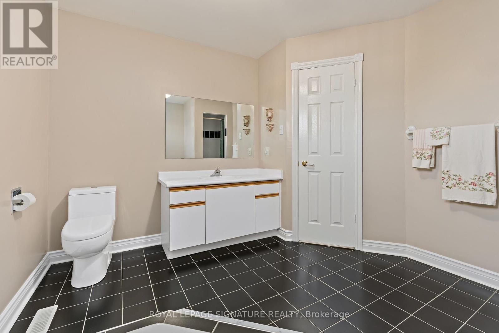 40 BURGBY AVENUE - 27