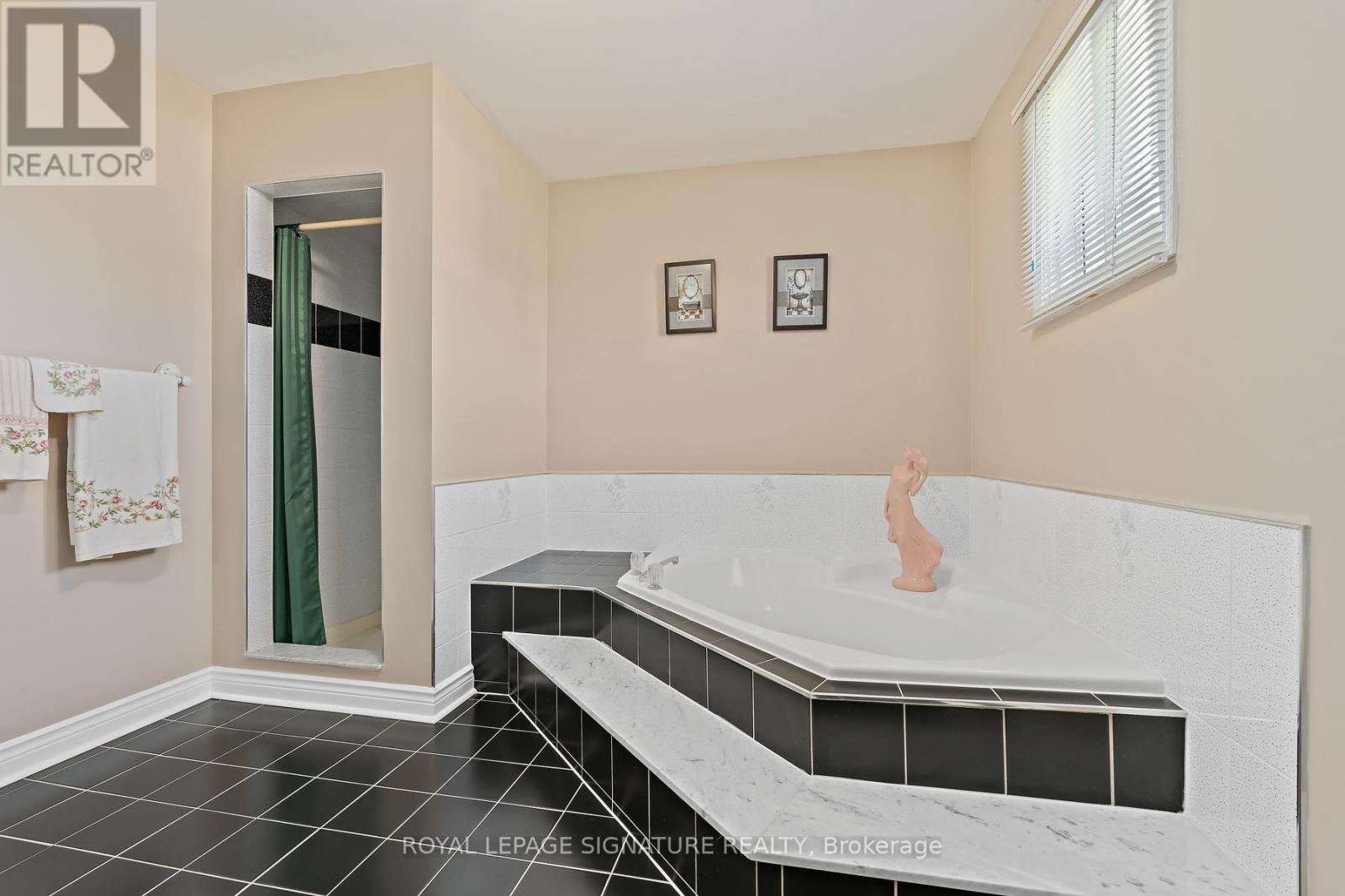 40 BURGBY AVENUE - 28