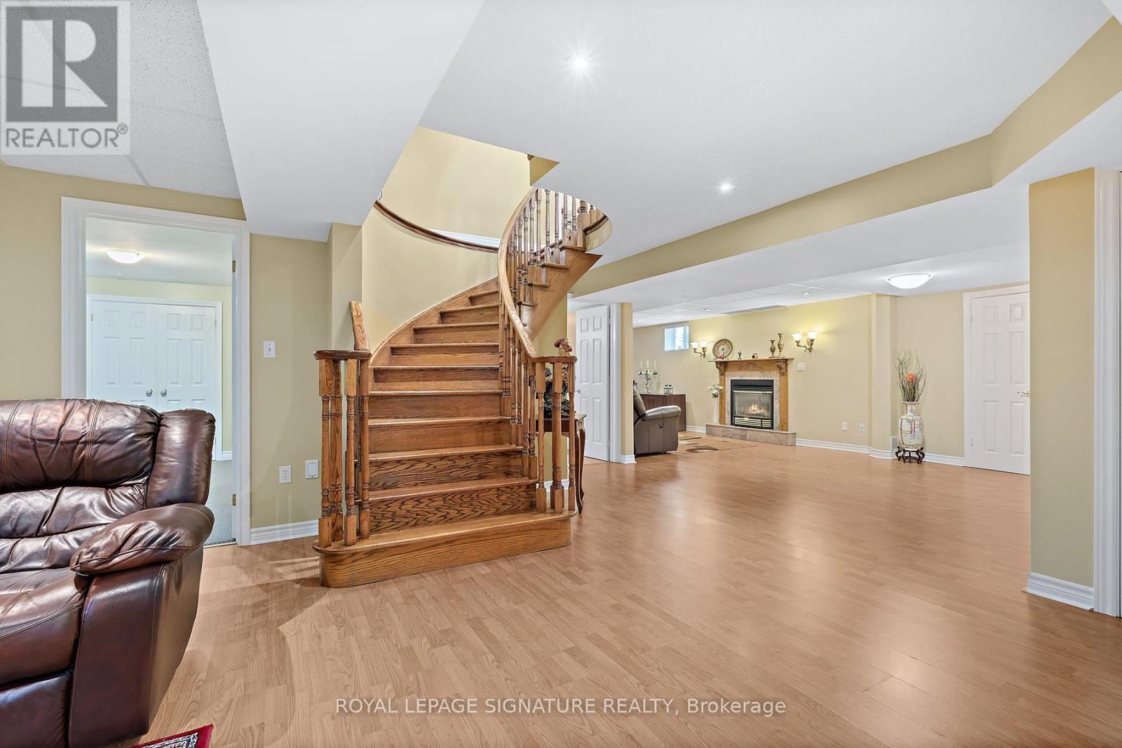 40 BURGBY AVENUE - 33