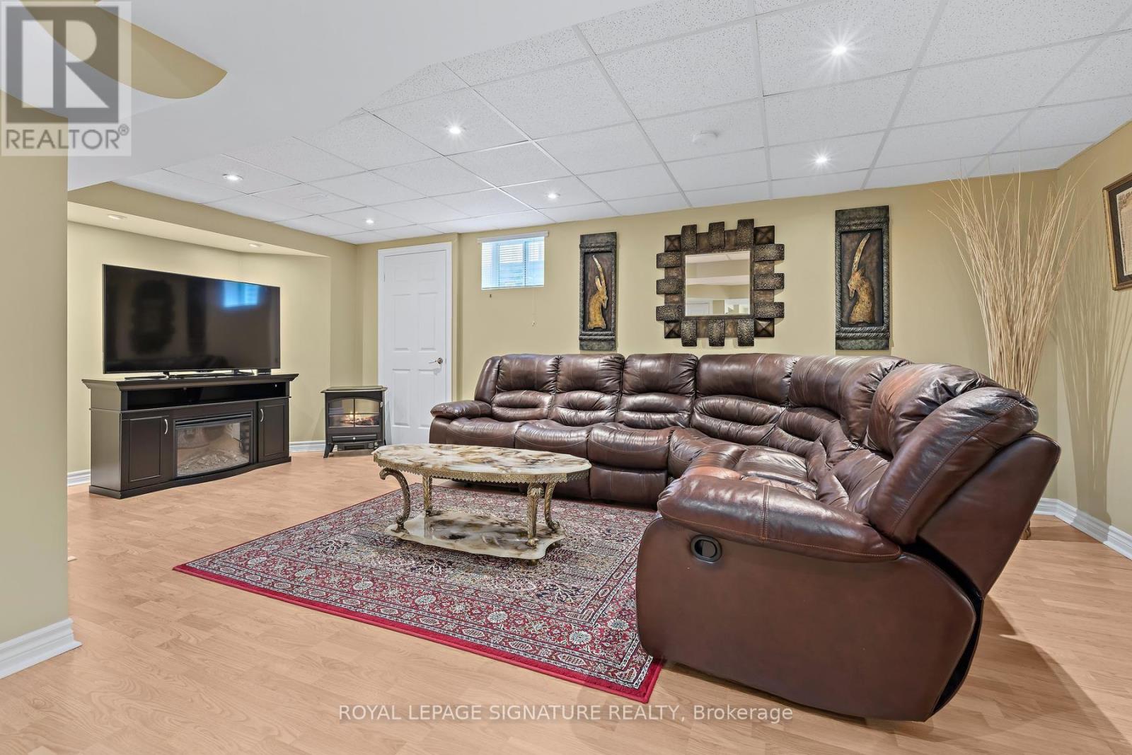 40 BURGBY AVENUE - 35