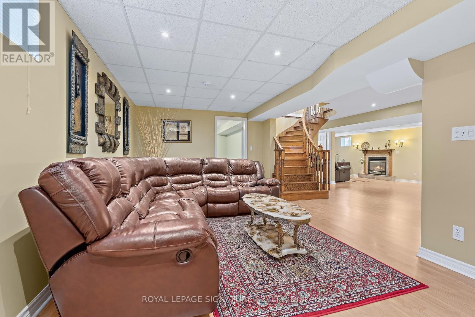 40 BURGBY AVENUE - 36