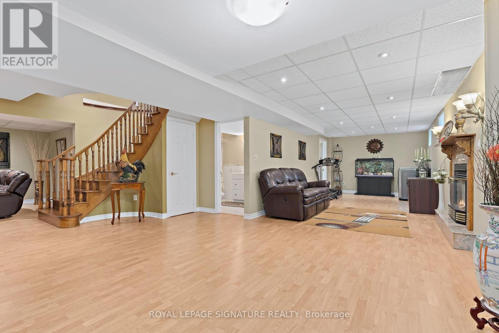 40 BURGBY AVENUE - 38