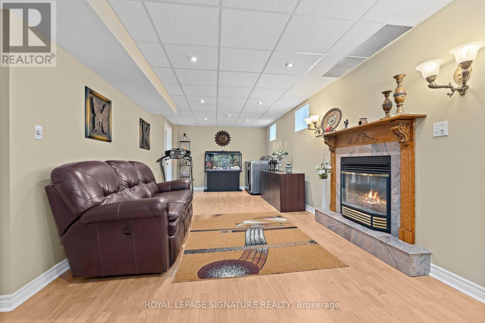 40 BURGBY AVENUE - 39