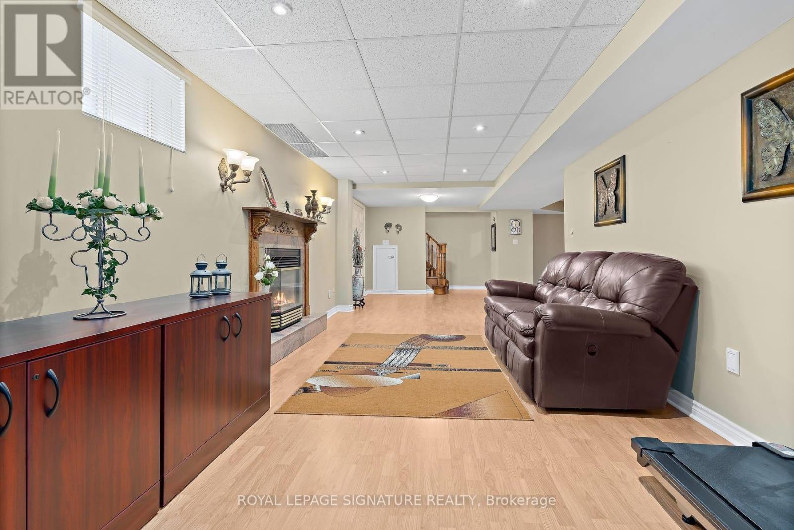 40 BURGBY AVENUE - 40