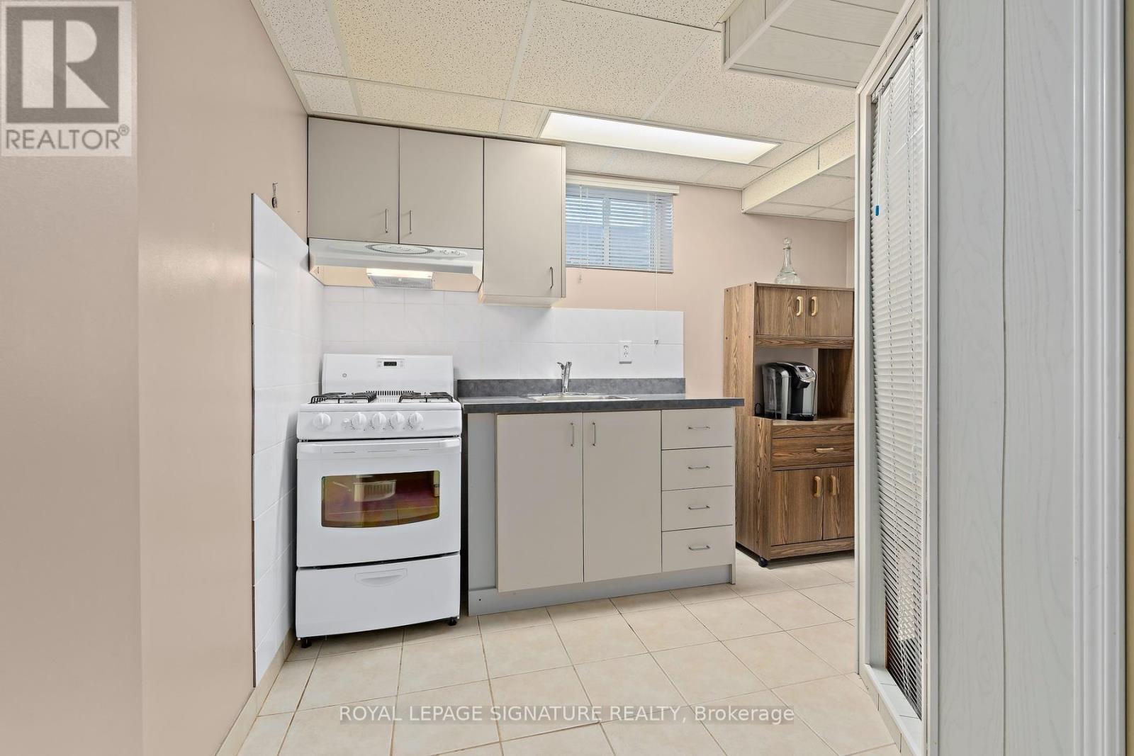 40 BURGBY AVENUE - 41