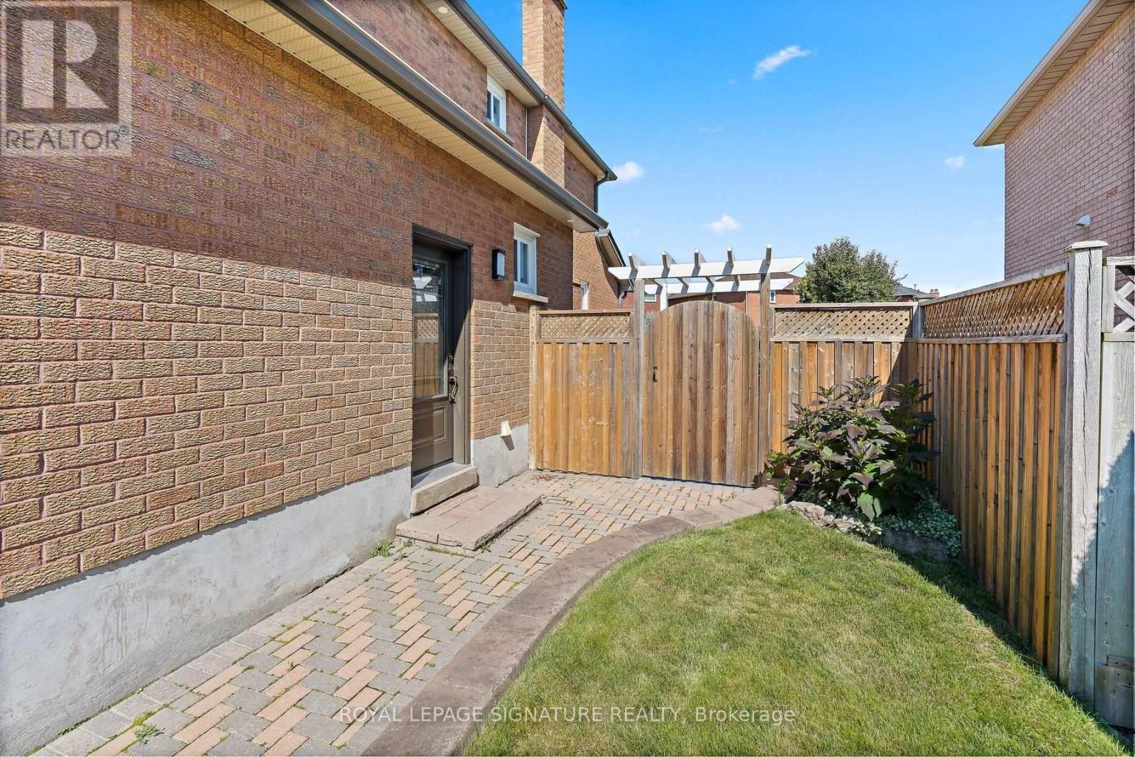 40 BURGBY AVENUE - 44