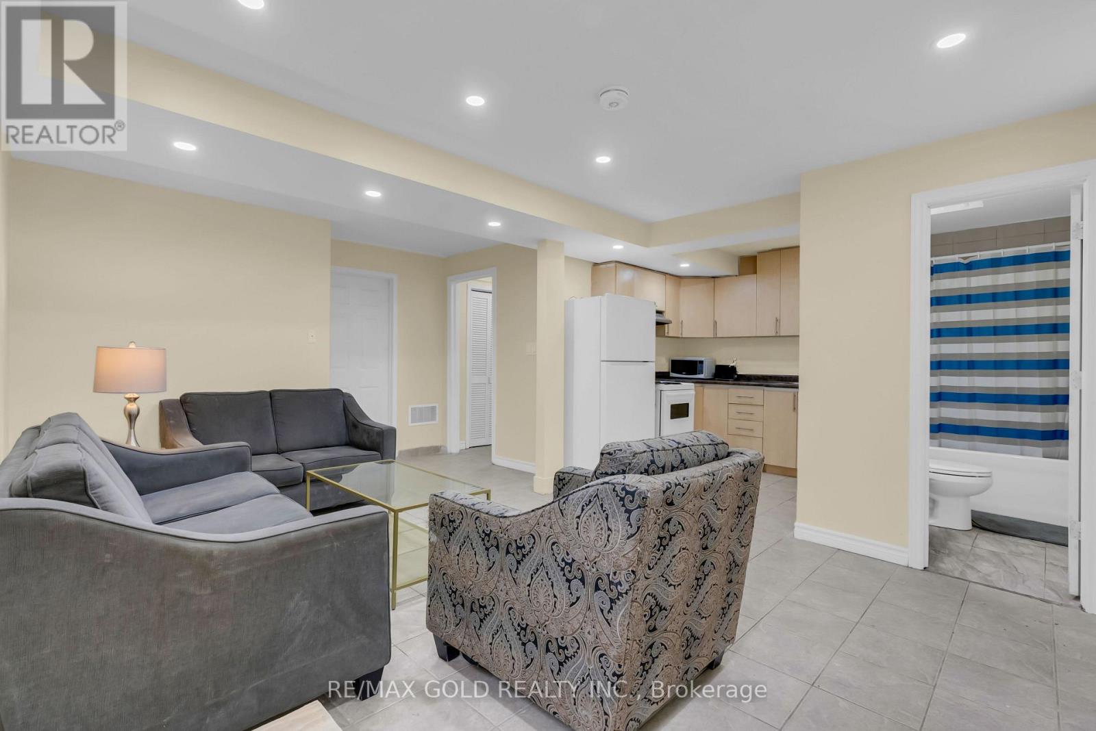74 FLETCHERS CREEK BOULEVARD - 32