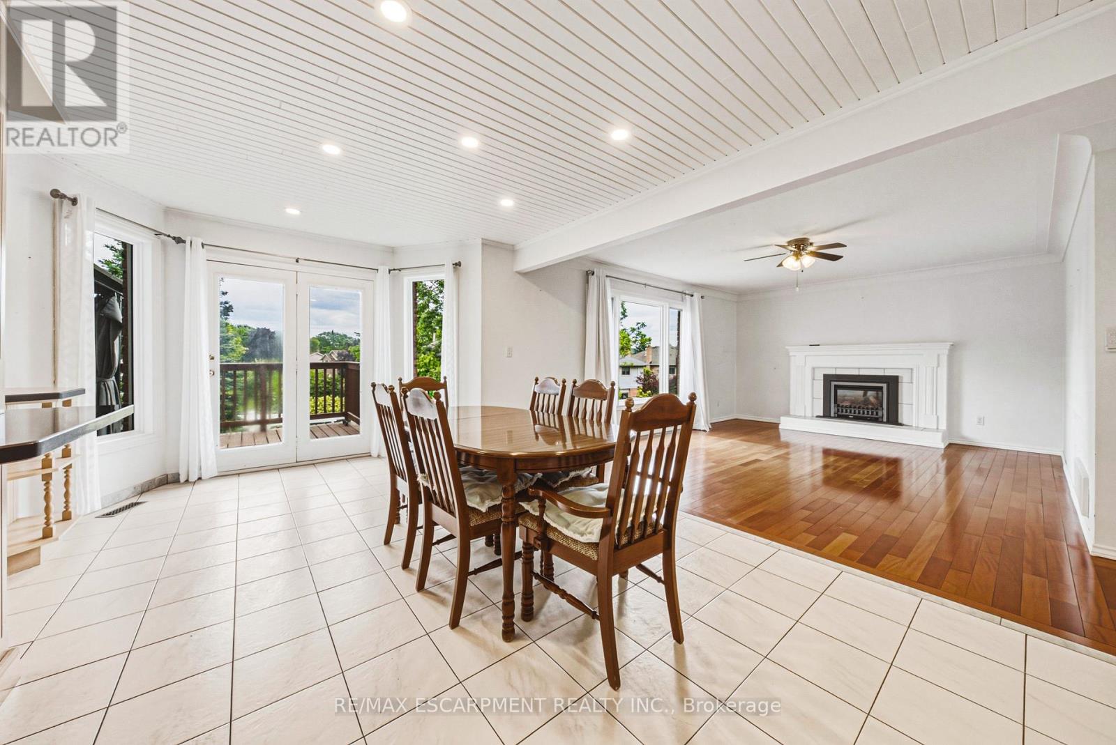 21 MOSS BOULEVARD - 10