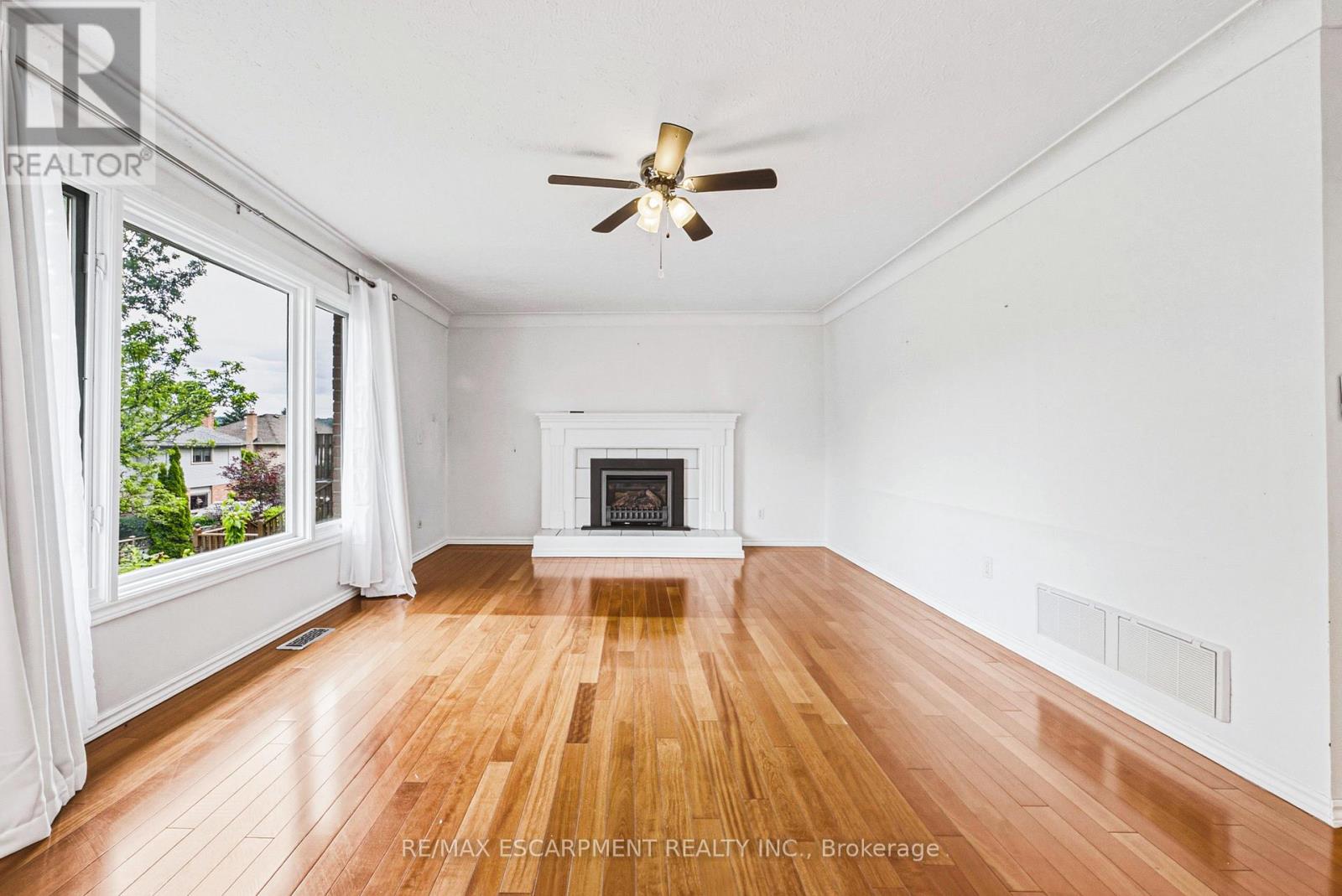 21 MOSS BOULEVARD - 11