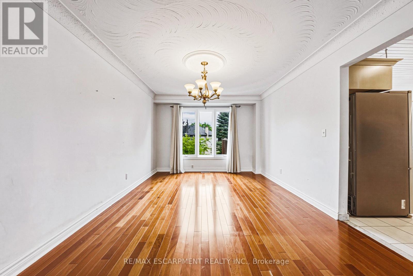 21 MOSS BOULEVARD - 12