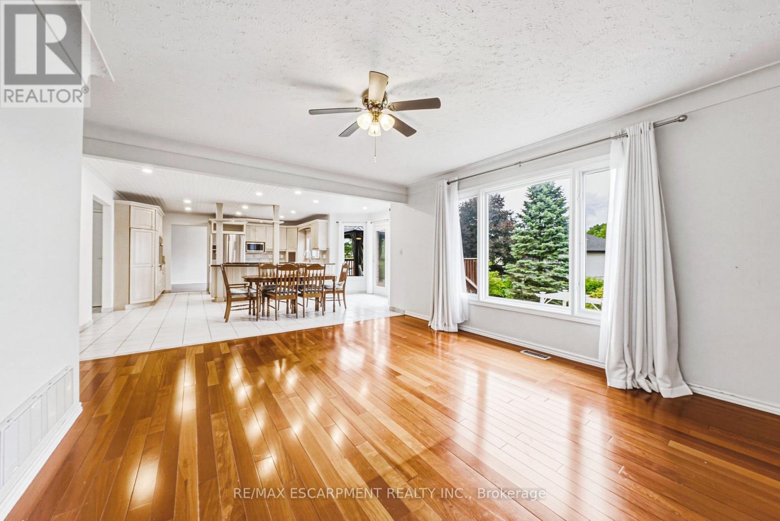 21 MOSS BOULEVARD - 13