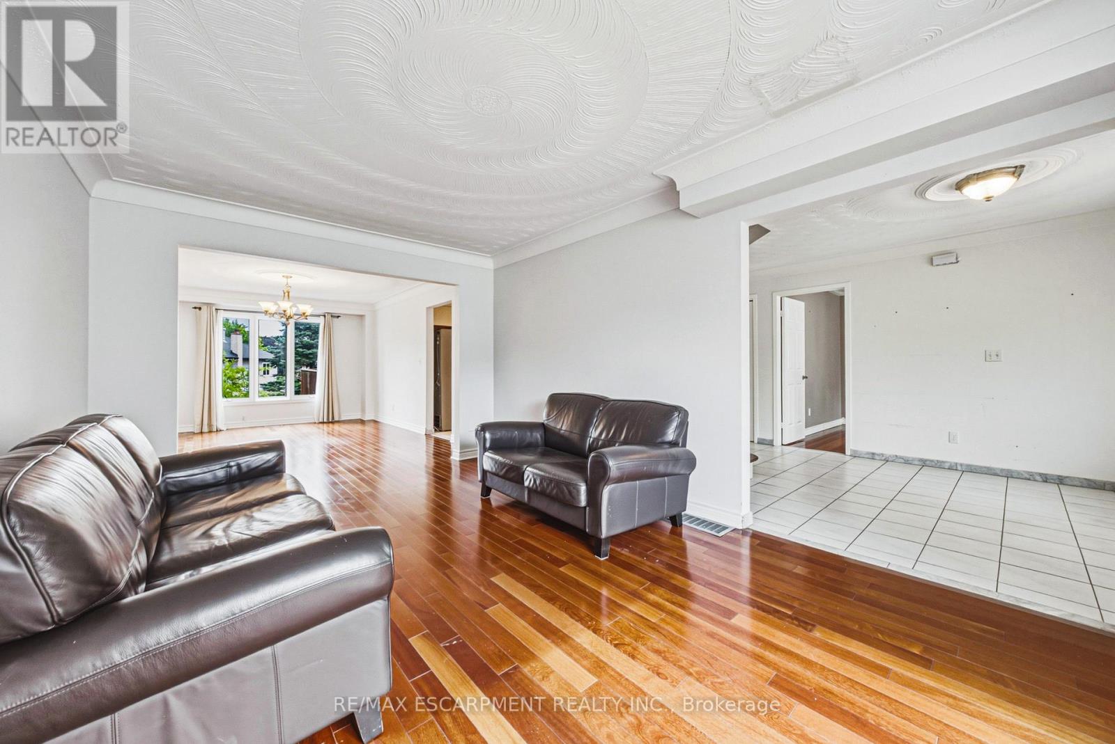 21 MOSS BOULEVARD - 14