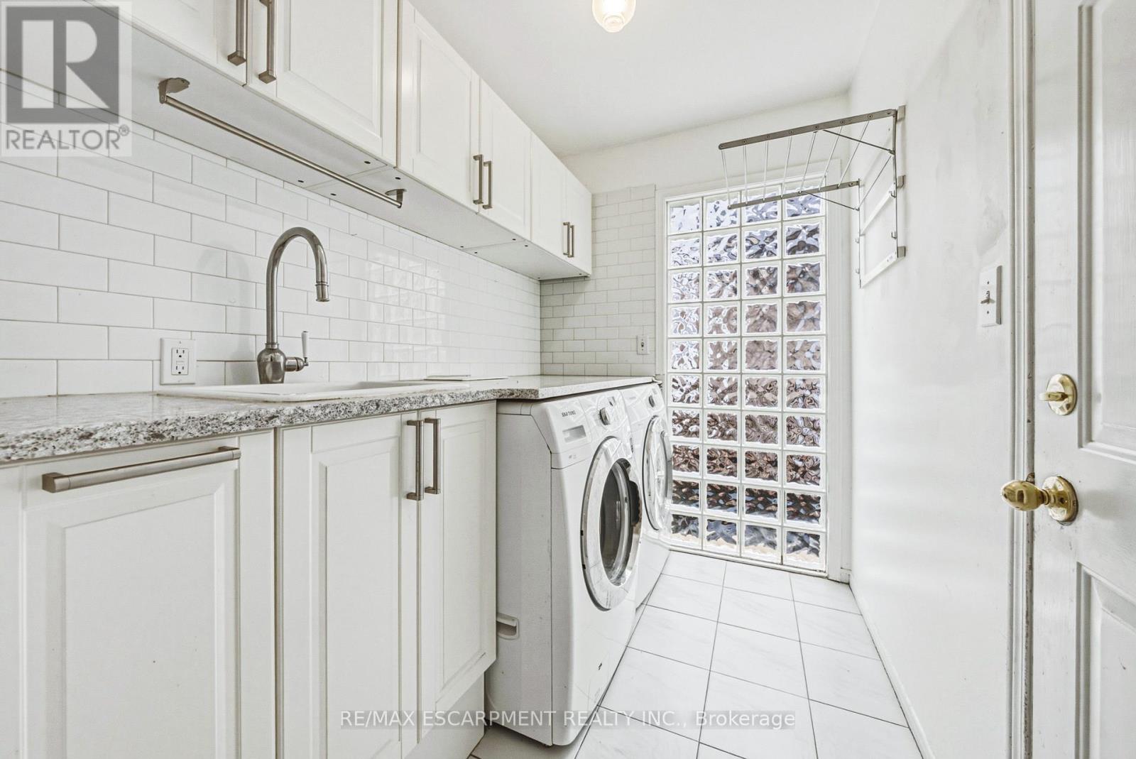 21 MOSS BOULEVARD - 17