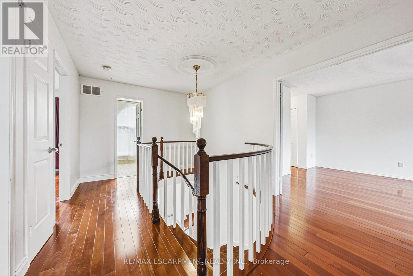 21 MOSS BOULEVARD - 18