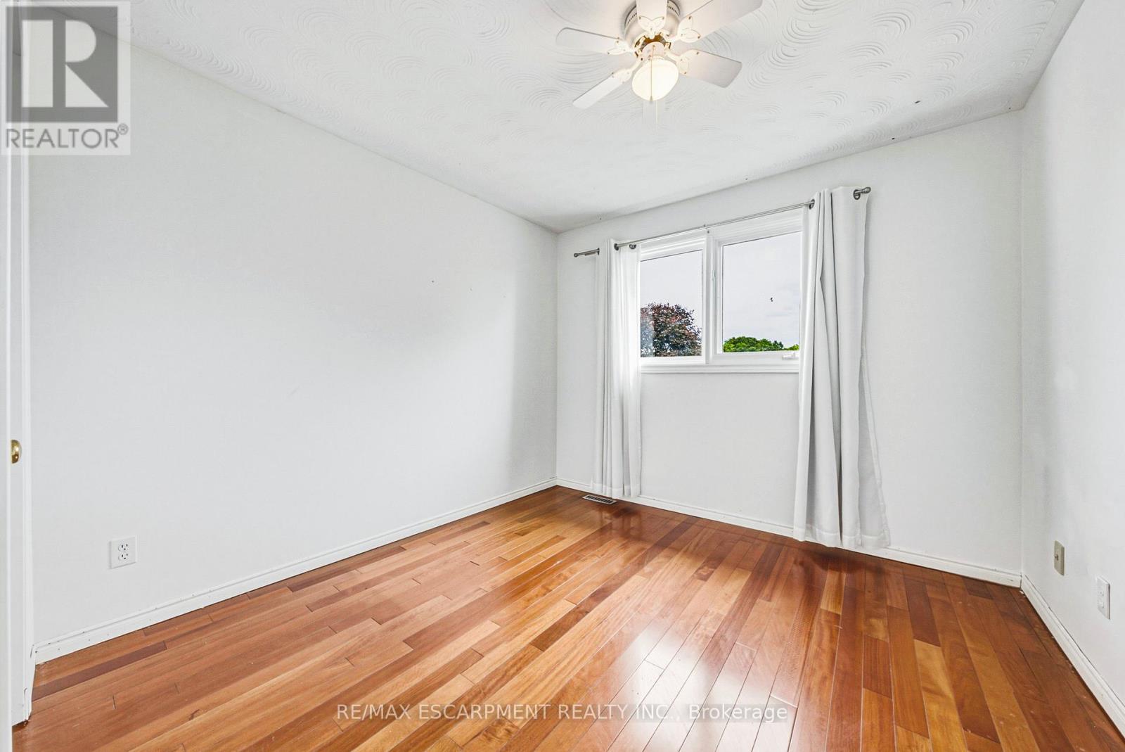 21 MOSS BOULEVARD - 19