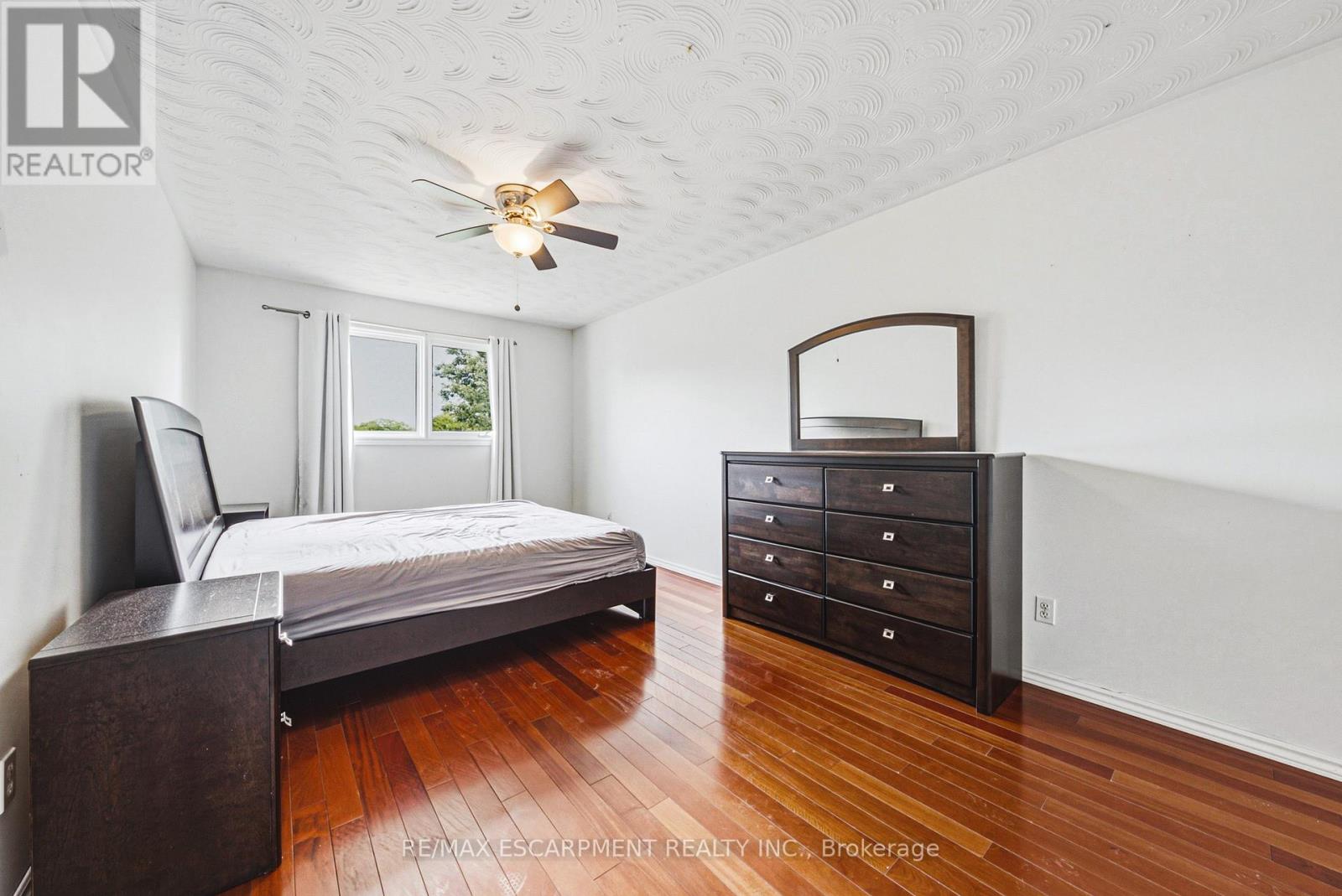 21 MOSS BOULEVARD - 20