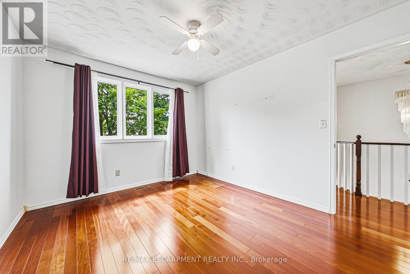 21 MOSS BOULEVARD - 21