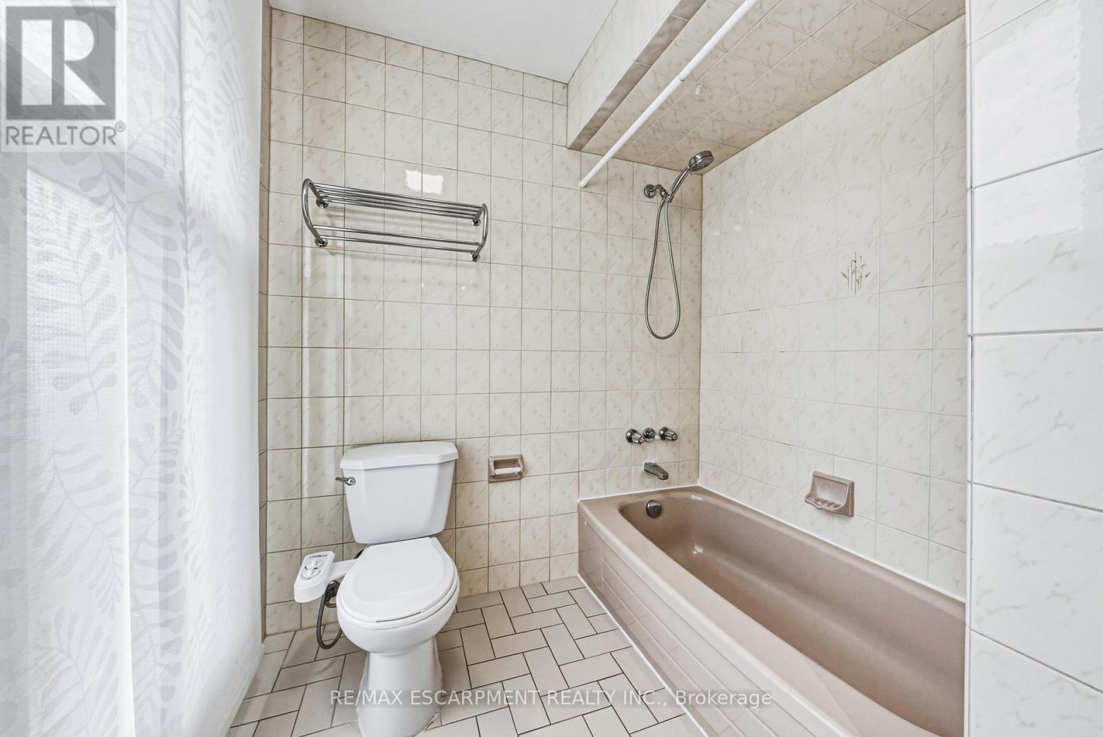 21 MOSS BOULEVARD - 22
