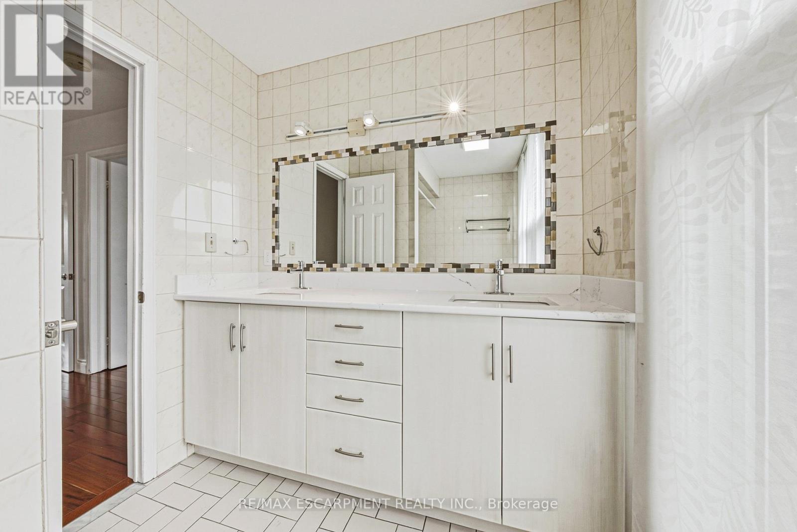 21 MOSS BOULEVARD - 23