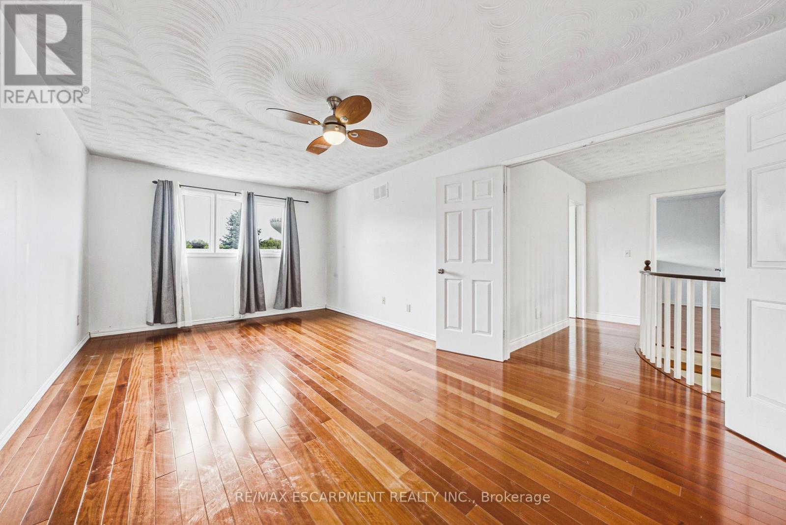 21 MOSS BOULEVARD - 24