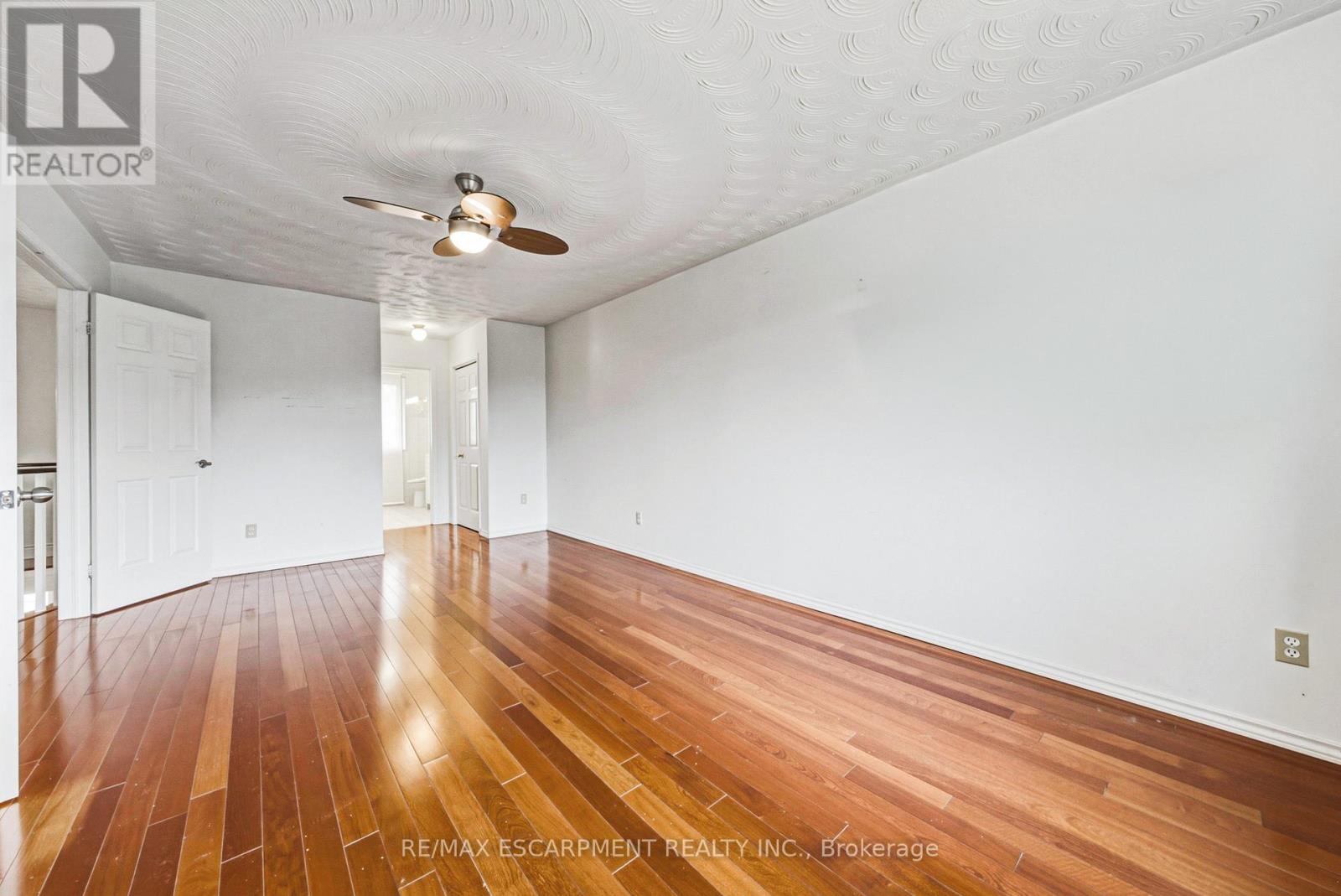 21 MOSS BOULEVARD - 25