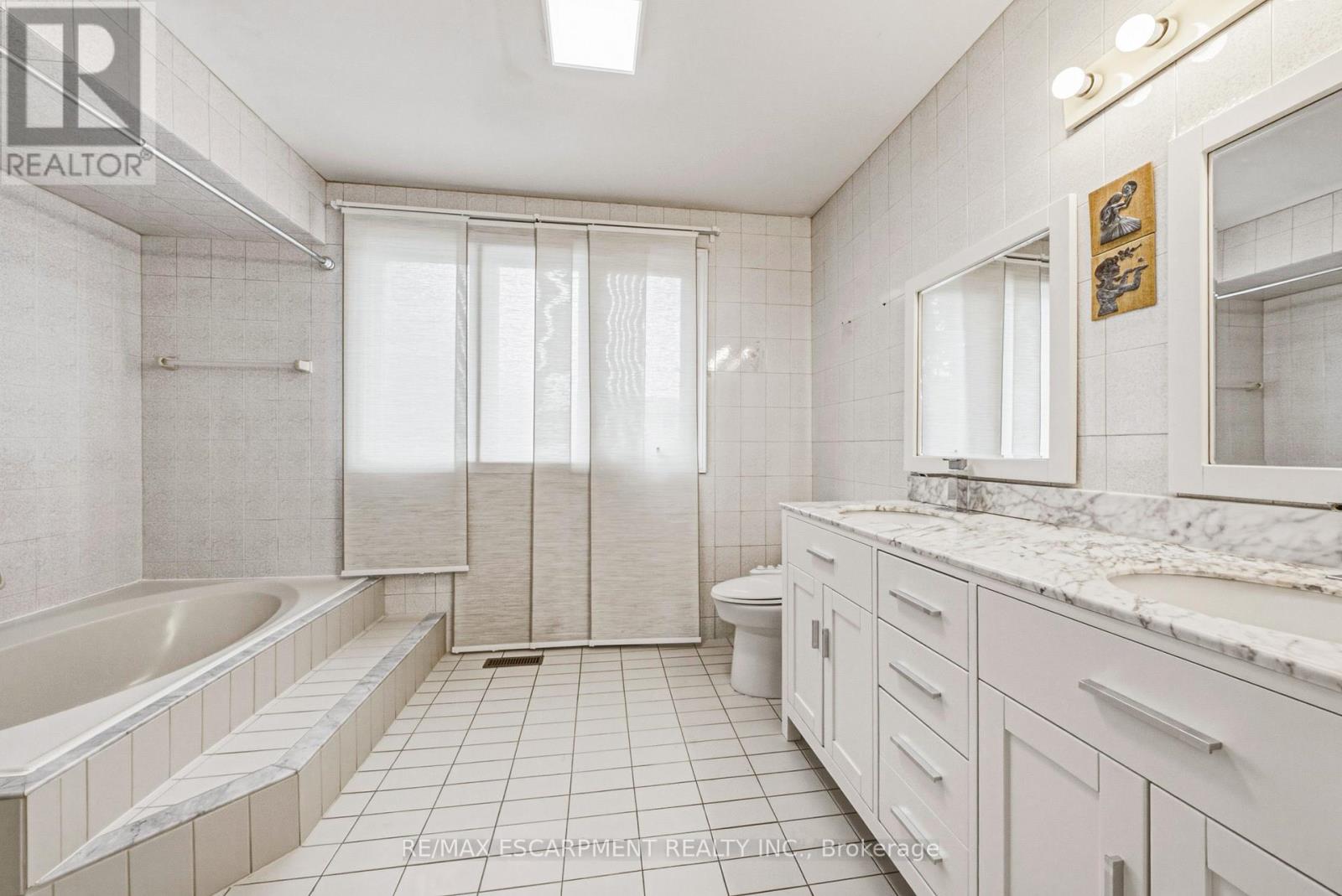 21 MOSS BOULEVARD - 26