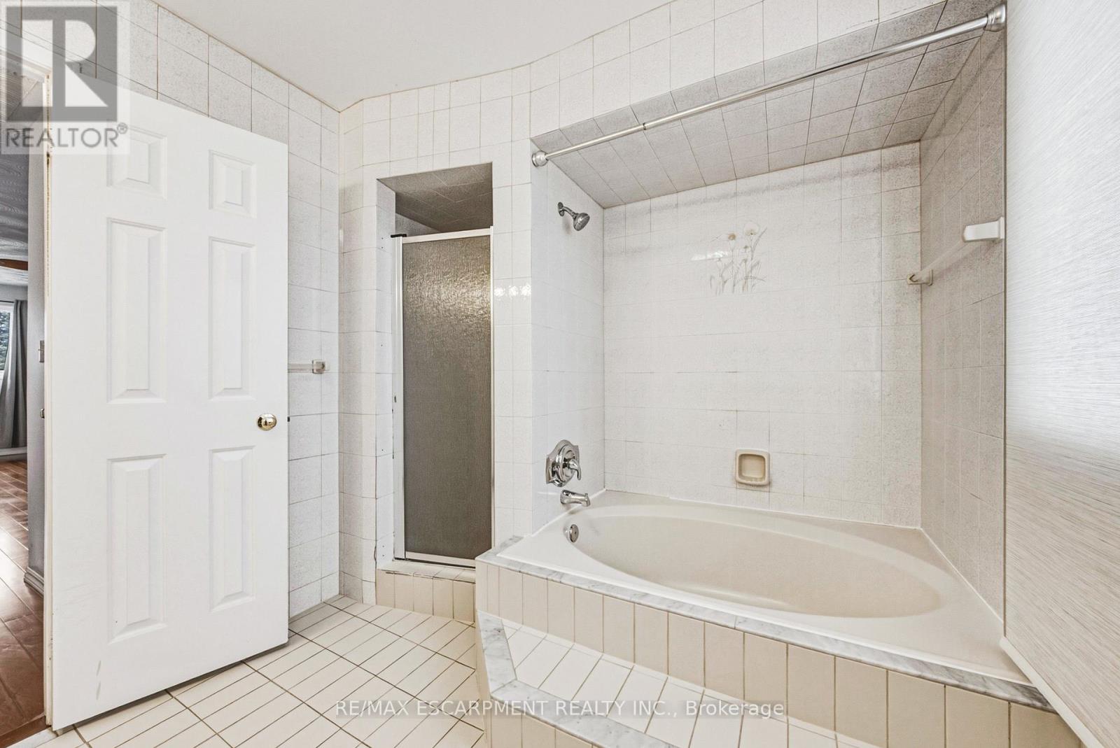 21 MOSS BOULEVARD - 27
