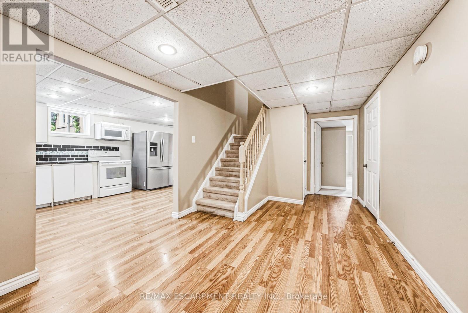 21 MOSS BOULEVARD - 28