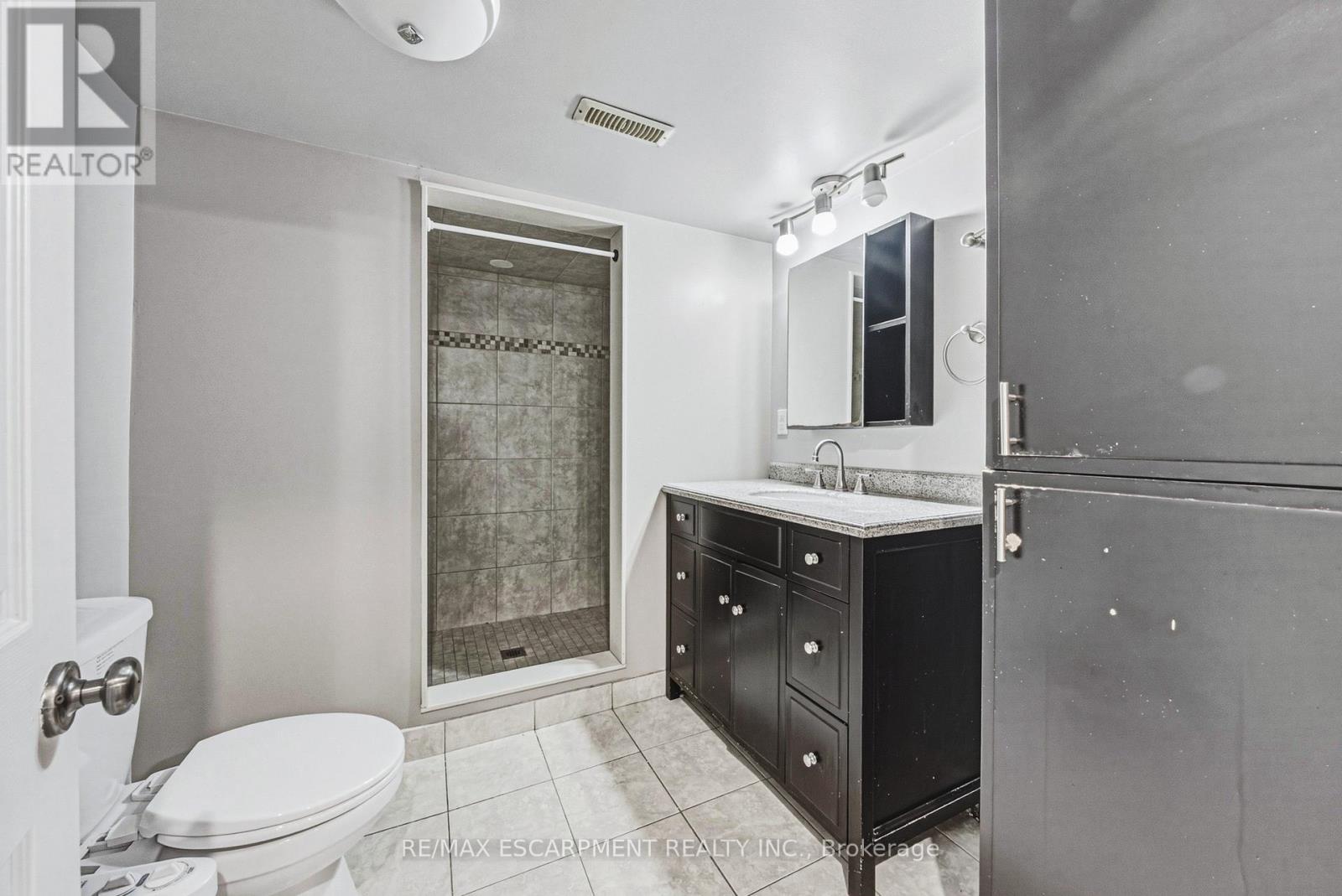 21 MOSS BOULEVARD - 29