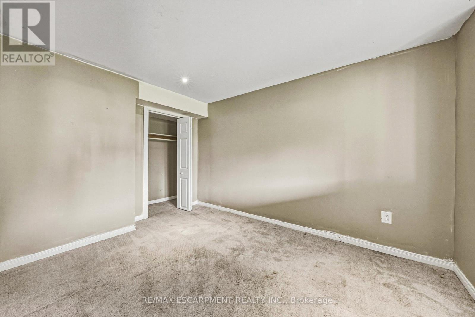 21 MOSS BOULEVARD - 33