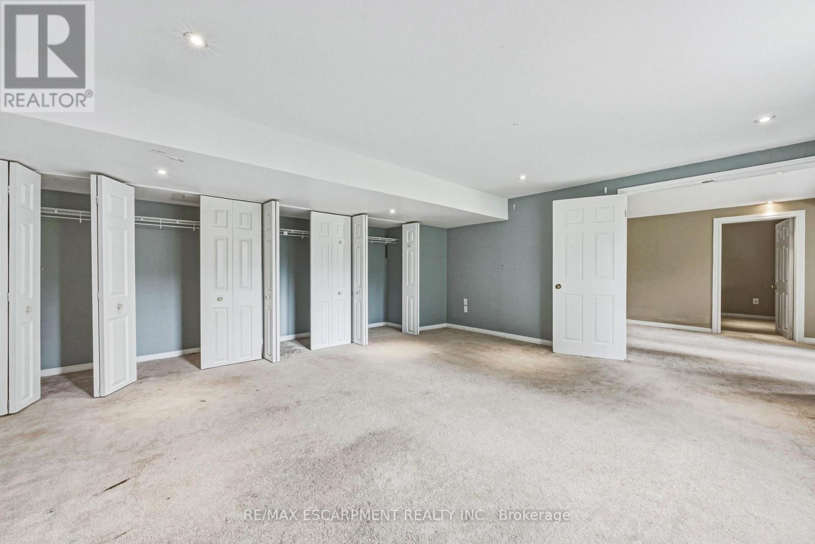 21 MOSS BOULEVARD - 36