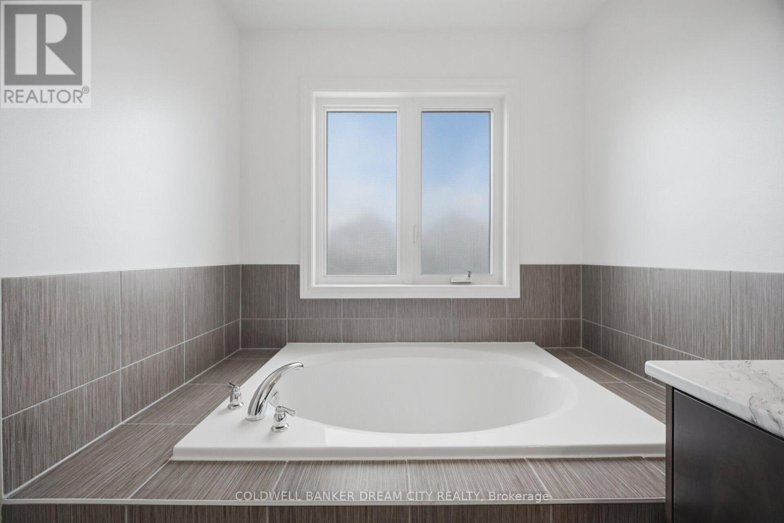 420 VANDUSEN AVENUE - 27