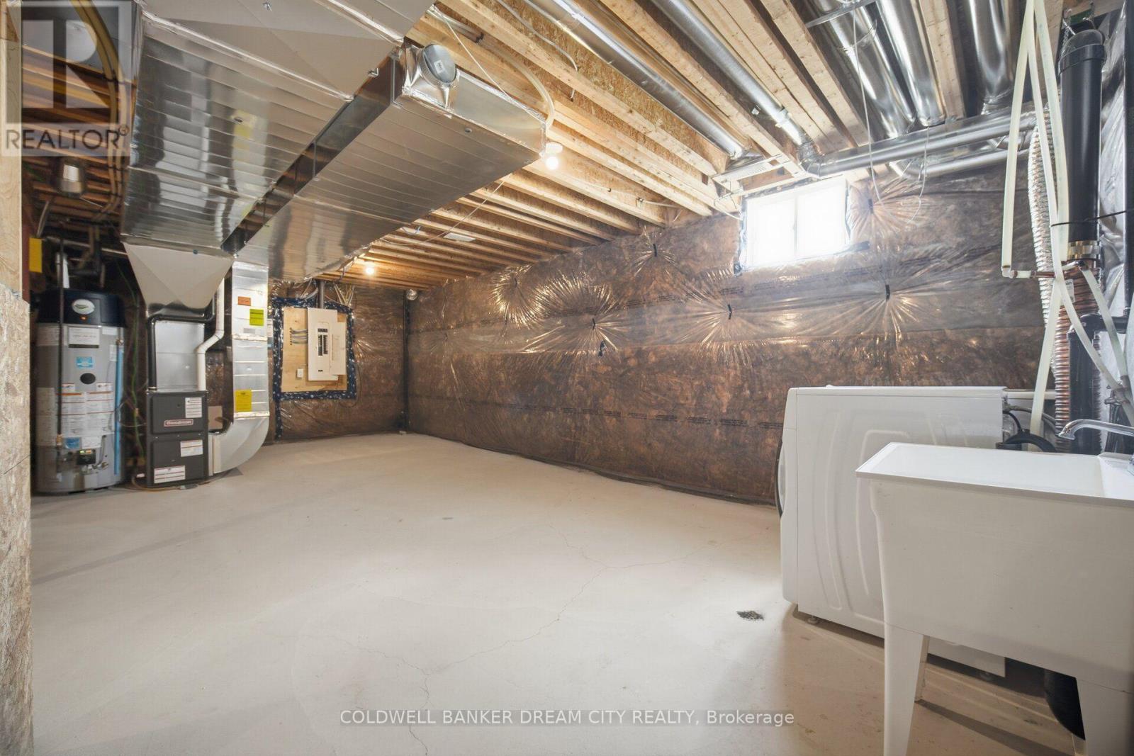 420 VANDUSEN AVENUE - 36