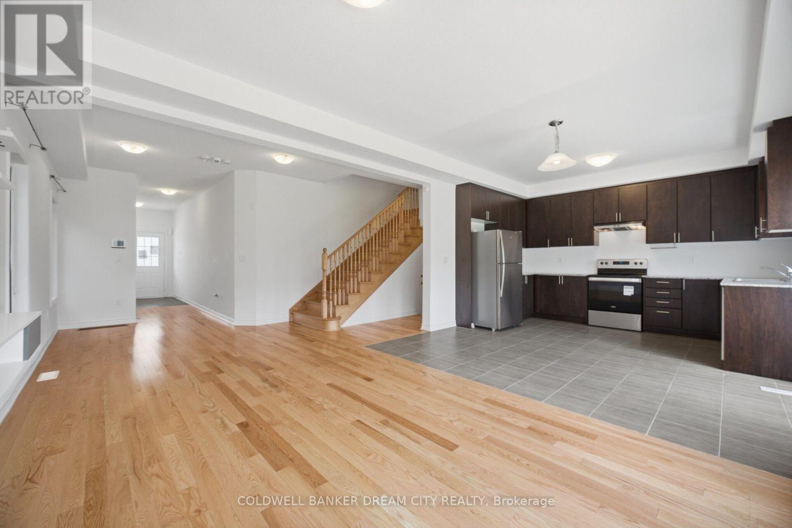 420 VANDUSEN AVENUE - 8
