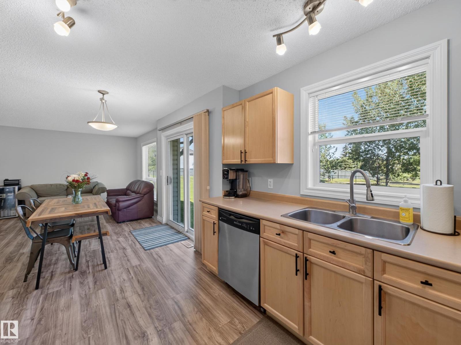 #44 12050 17 AV SW - 22