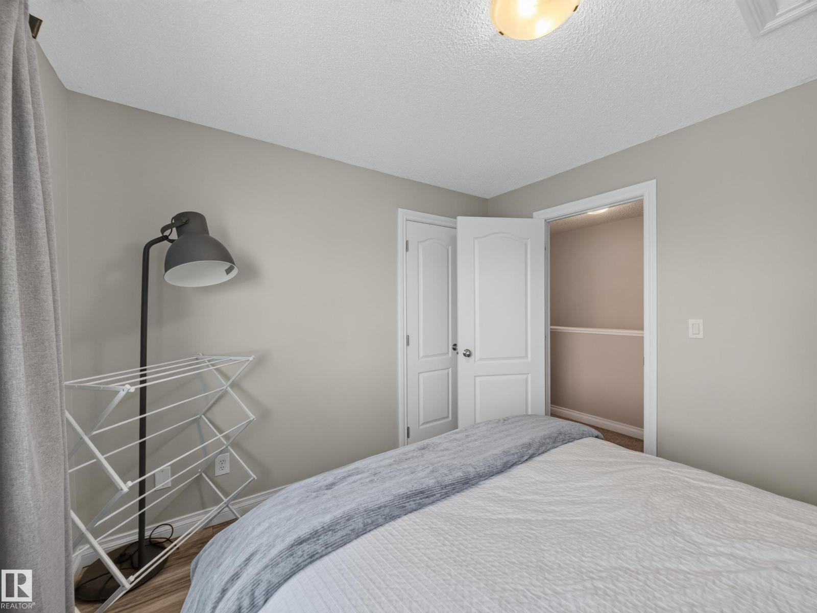 #44 12050 17 AV SW - 37