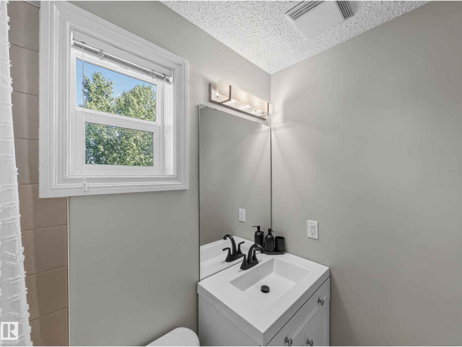 #44 12050 17 AV SW - Image 44